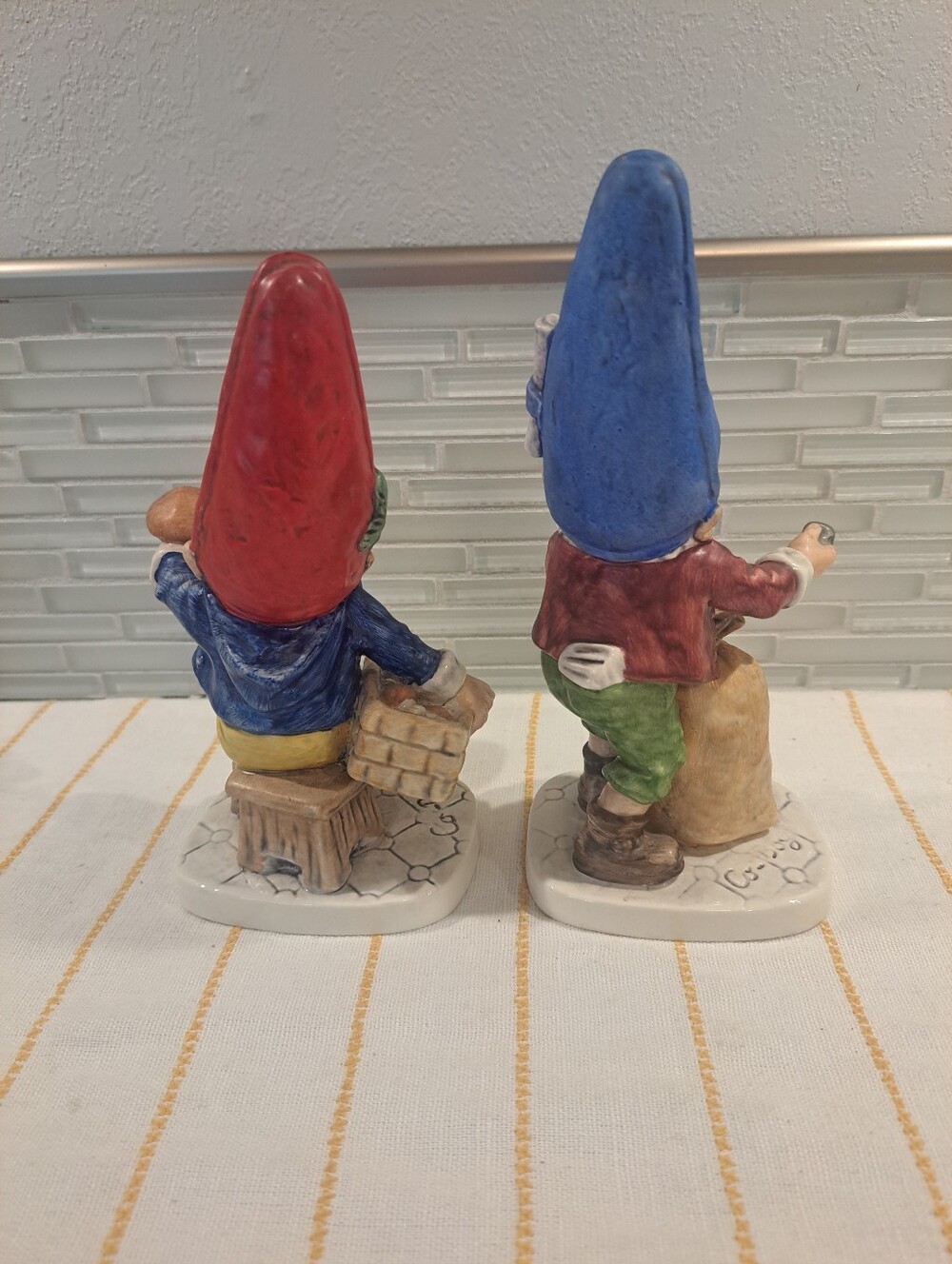 2 Vtg Goebel Co Boy Gnome Figurine Utz The Banker & Co Boys Porz Mushroom Picker - Picture 6 of 10